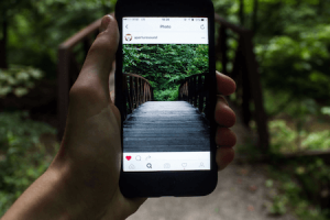 How to Fast Forward, Rewind or Pause Instagram Videos